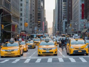 Uber considers dispatching yellow taxis in New York City